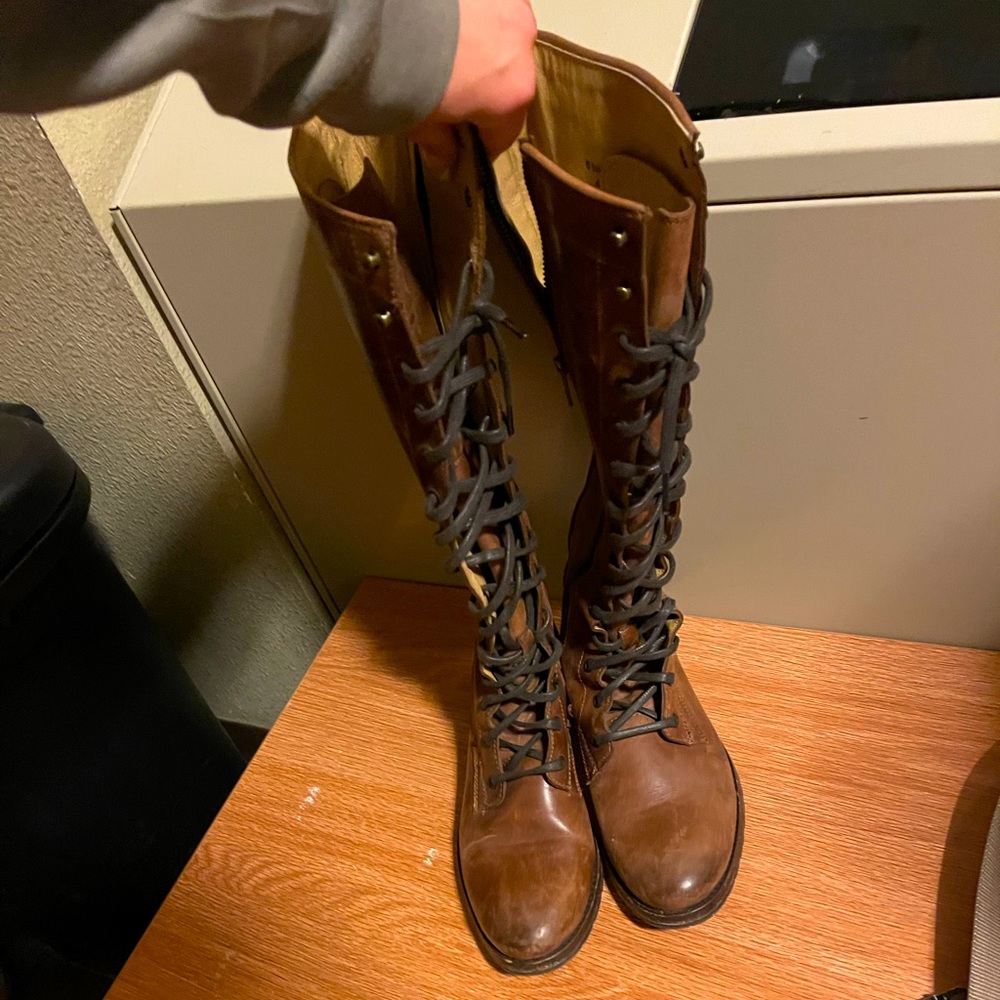 Size 9 FRYE boots. Been warn only a handful of times in very good condition.
